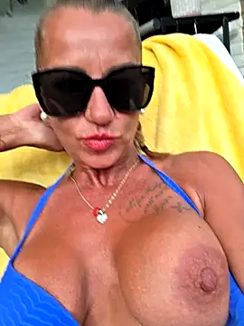 Snapshot of housewifebella chatting on July 2026 05:07:02 PM housewifebella online show from July 2026 05:07:02 PM