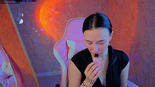  Kiki angelll  online show from June 2026 01:30:01 AM