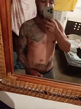 Juanluigui04 online show from June 2026 07:03:02 AM