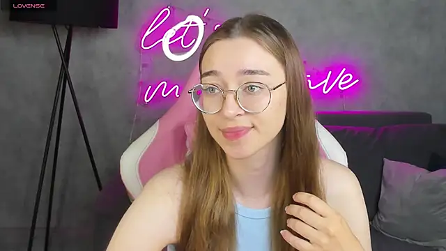 Lucy Green online show from June 2026 01:00:02 AM