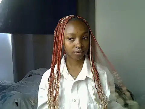 Snapshot of Petiteliz chatting on June 2026 08:06:02 AM Petiteliz online show from June 2026 08:06:02 AM