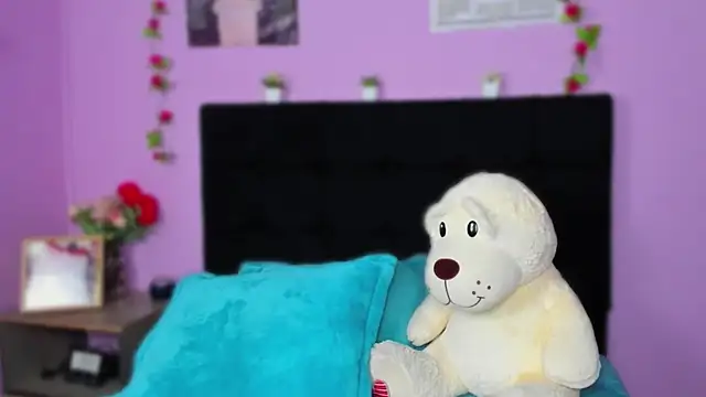 Makii XOXO online show from June 2026 07:01:01 PM