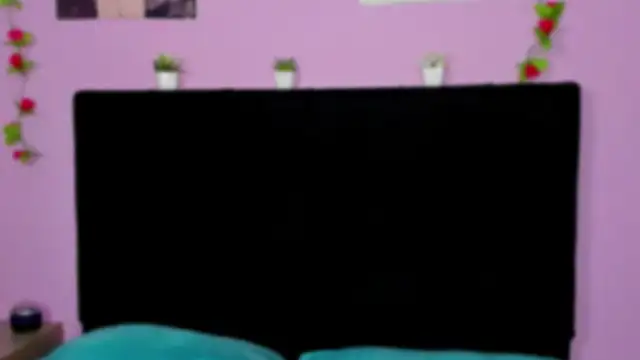 Makii XOXO online show from June 2026 11:43:01 PM