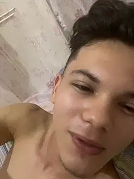 Snapshot of Felipelebleu chatting on July 2026 04:00:02 PM Felipelebleu online show from July 2026 04:00:02 PM