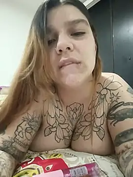 Snapshot of Julieta_01 chatting on June 2026 05:06:01 AM Julieta 01 online show from June 2026 05:06:01 AM