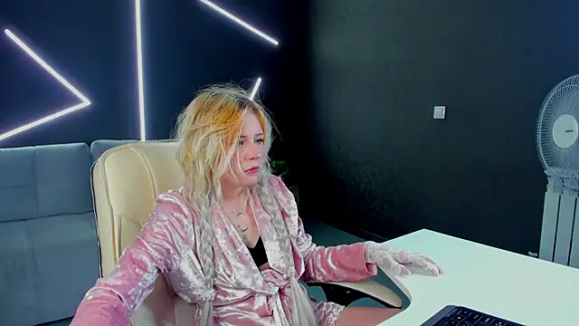 kikipeach online show from June 2026 12:17:01 PM