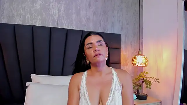Longina  online show from August 2026 07:27:01 PM