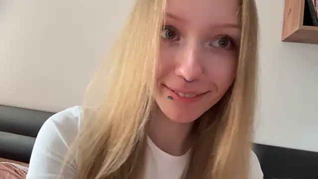 Snapshot of BivalentFalloff chatting on August 2026 06:15:02 AM BivalentFalloff online show from August 2026 06:15:02 AM