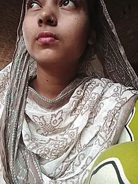 Snapshot of Simran_143 chatting on August 2026 04:47:01 AM Simran 143 online show from August 2026 04:47:01 AM