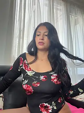 Snapshot of Mia_Alarie chatting on July 2026 04:05:01 PM Mia Alarie online show from July 2026 04:05:01 PM