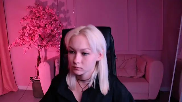 Snapshot of OliviaVale chatting on June 2026 01:48:02 PM OliviaVale online show from June 2026 01:48:02 PM