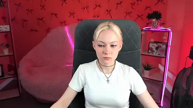 Snapshot of OliviaVale chatting on June 2026 09:39:02 AM OliviaVale online show from June 2026 09:39:02 AM