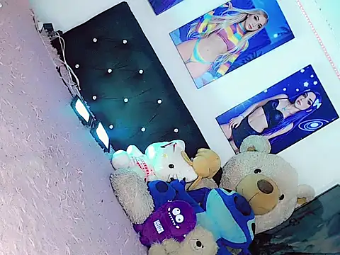 Snapshot of HeidiVanessa chatting on June 2026 01:19:02 AM HeidiVanessa online show from June 2026 01:19:02 AM