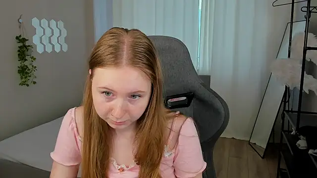 Snapshot of LiliTiny chatting on July 2026 02:14:01 AM LiliTiny online show from July 2026 02:14:01 AM