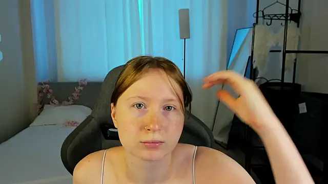 Snapshot of LiliTiny chatting on August 2026 01:18:01 AM LiliTiny online show from August 2026 01:18:01 AM