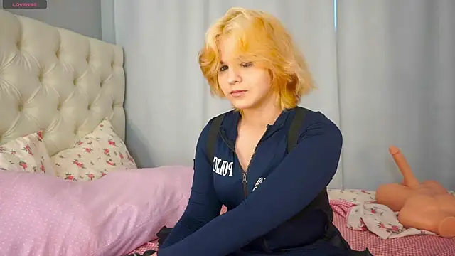 KristaLeenz online show from June 2026 11:58:01 PM