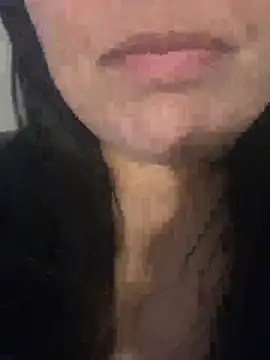 Quiqui28 online show from June 2026 08:33:01 PM