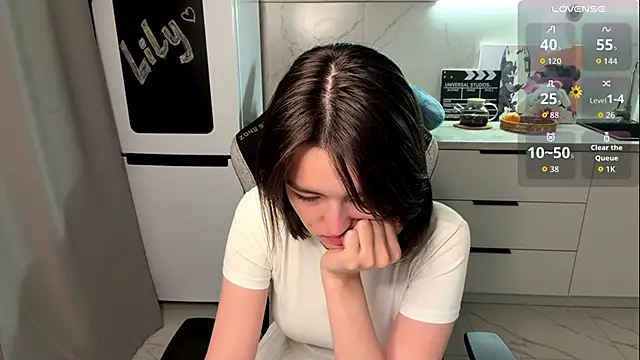 LilyPopss online show from June 2026 06:32:01 PM