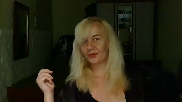 Snapshot of Ravelynni chatting on July 2026 01:57:01 PM Ravelynni online show from July 2026 01:57:01 PM
