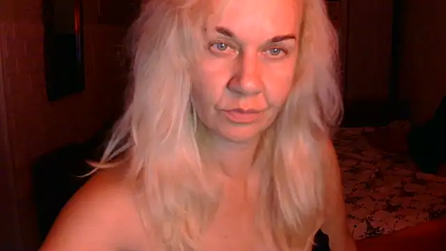 Snapshot of Ravelynni chatting on August 2026 06:44:02 PM Ravelynni online show from August 2026 06:44:02 PM