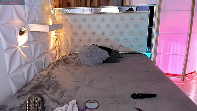 Snapshot of miss_alice_jones chatting on July 2026 08:40:02 PM miss alice jones online show from July 2026 08:40:02 PM