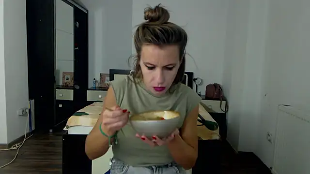 Snapshot of DedeSibel chatting on January 2025 02:41:01 PM DedeSibel online show from January 2025 02:41:01 PM