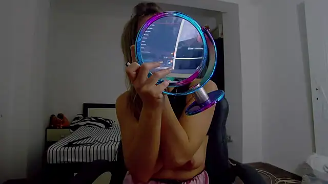 Snapshot of DedeSibel chatting on November 2025 11:54:01 AM DedeSibel online show from November 2025 11:54:01 AM