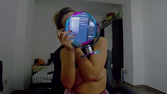 Snapshot of DedeSibel chatting on November 2025 05:12:02 PM DedeSibel online show from November 2025 05:12:02 PM