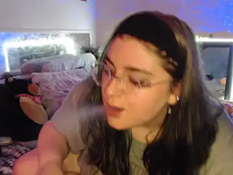 starfucker420XO online show from July 2026 06:47:02 AM