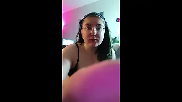 starfucker420XO online show from July 2026 07:28:01 AM