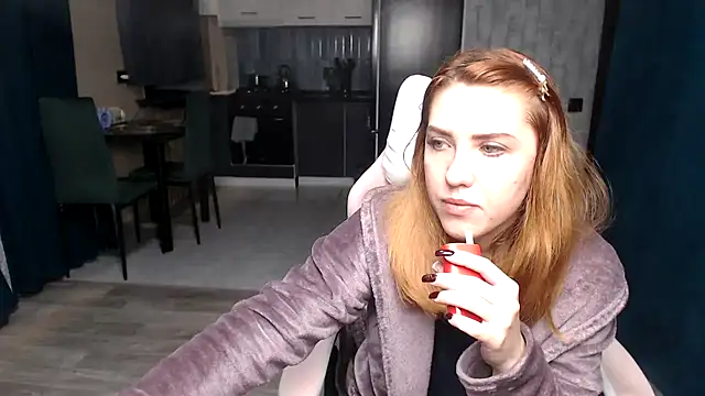 Reginasmilee online show from November 2025 01:05:02 AM