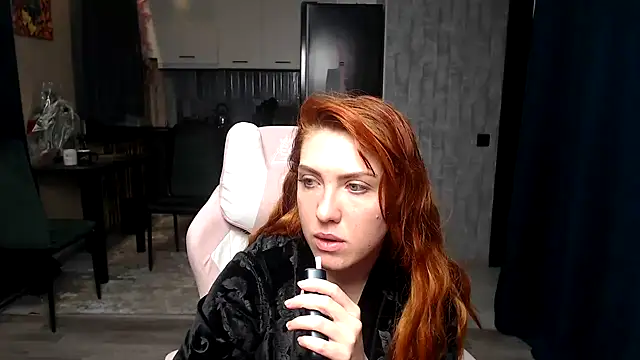 Reginasmilee online show from April 2026 02:44:02 AM