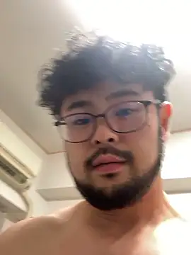 Snapshot of taku_bear chatting on July 2026 01:06:02 PM taku bear online show from July 2026 01:06:02 PM