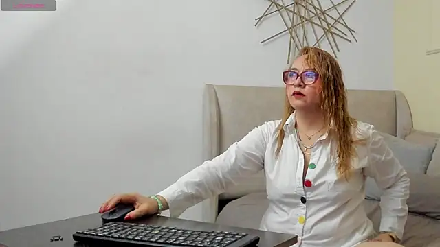 Snapshot of vera__lux chatting on July 2026 12:40:01 PM vera lux online show from July 2026 12:40:01 PM