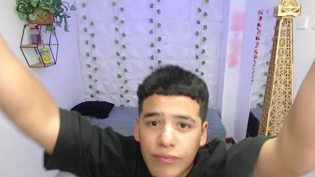 Santiago Acosta  online show from June 2026 04:18:02 AM