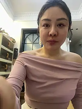 Youmi-kiss online show from June 2026 07:58:02 PM