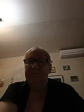 Snapshot of Molli1408 chatting on July 2026 01:36:01 PM Molli1408 online show from July 2026 01:36:01 PM