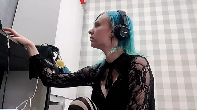 ZolaCoonradt online show from July 2026 01:04:02 PM