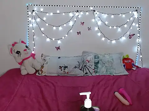 Snapshot of Vanessa333 chatting on July 2026 06:47:02 AM Vanessa333 online show from July 2026 06:47:02 AM