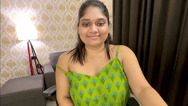 Snapshot of Varsha-ji76 chatting on July 2026 06:34:02 PM Varsha-ji76 online show from July 2026 06:34:02 PM