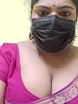 Snapshot of Floraa-Queen chatting on July 2026 09:15:02 AM Floraa-Queen online show from July 2026 09:15:02 AM