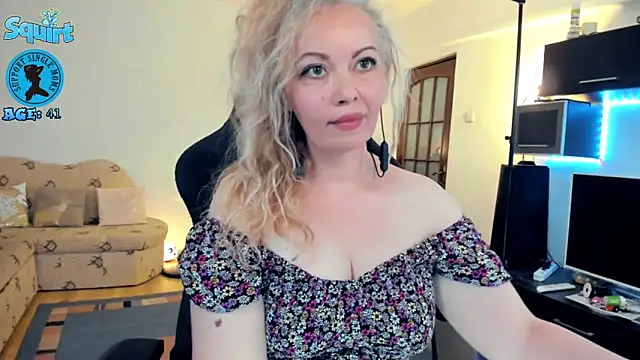 Snapshot of WhitneyLynn chatting on September 2025 09:48:01 PM WhitneyLynn online show from September 2025 09:48:01 PM