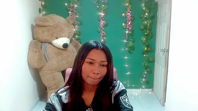 Snapshot of miaisabella6995 chatting on July 2026 02:33:01 PM miaisabella6995 online show from July 2026 02:33:01 PM