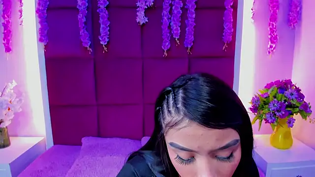 Snapshot of Lola_Hott_ chatting on July 2026 04:07:02 AM Lola Hott online show from July 2026 04:07:02 AM