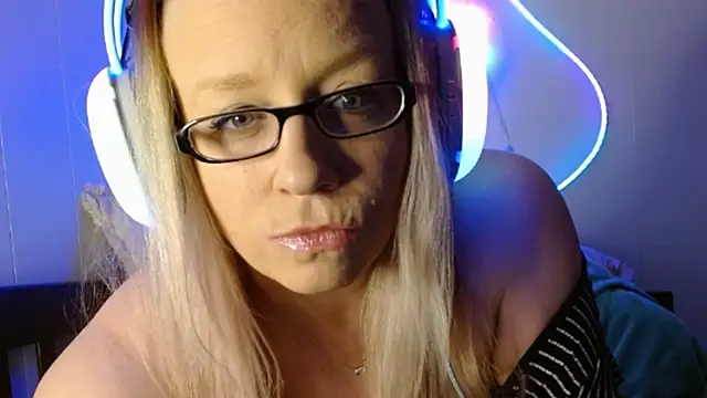 Snapshot of XxMs_StarzxX chatting on January 2025 01:19:01 AM XxMs StarzxX online show from January 2025 01:19:01 AM