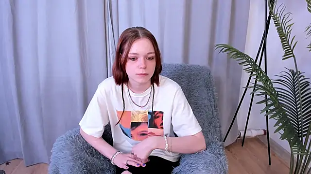 YaelHoughtling online show from July 2026 10:40:01 AM