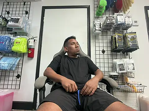 Snapshot of Herrokirkland chatting on July 2026 02:19:02 PM Herrokirkland online show from July 2026 02:19:02 PM