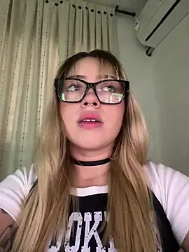 ZoeJhonson-1 online show from July 2026 11:15:01 PM