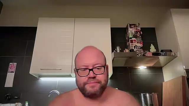 Snapshot of theitalianbear chatting on April 2026 10:12:01 PM theitalianbear online show from April 2026 10:12:01 PM