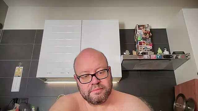 Snapshot of theitalianbear chatting on June 2026 06:34:01 AM theitalianbear online show from June 2026 06:34:01 AM
